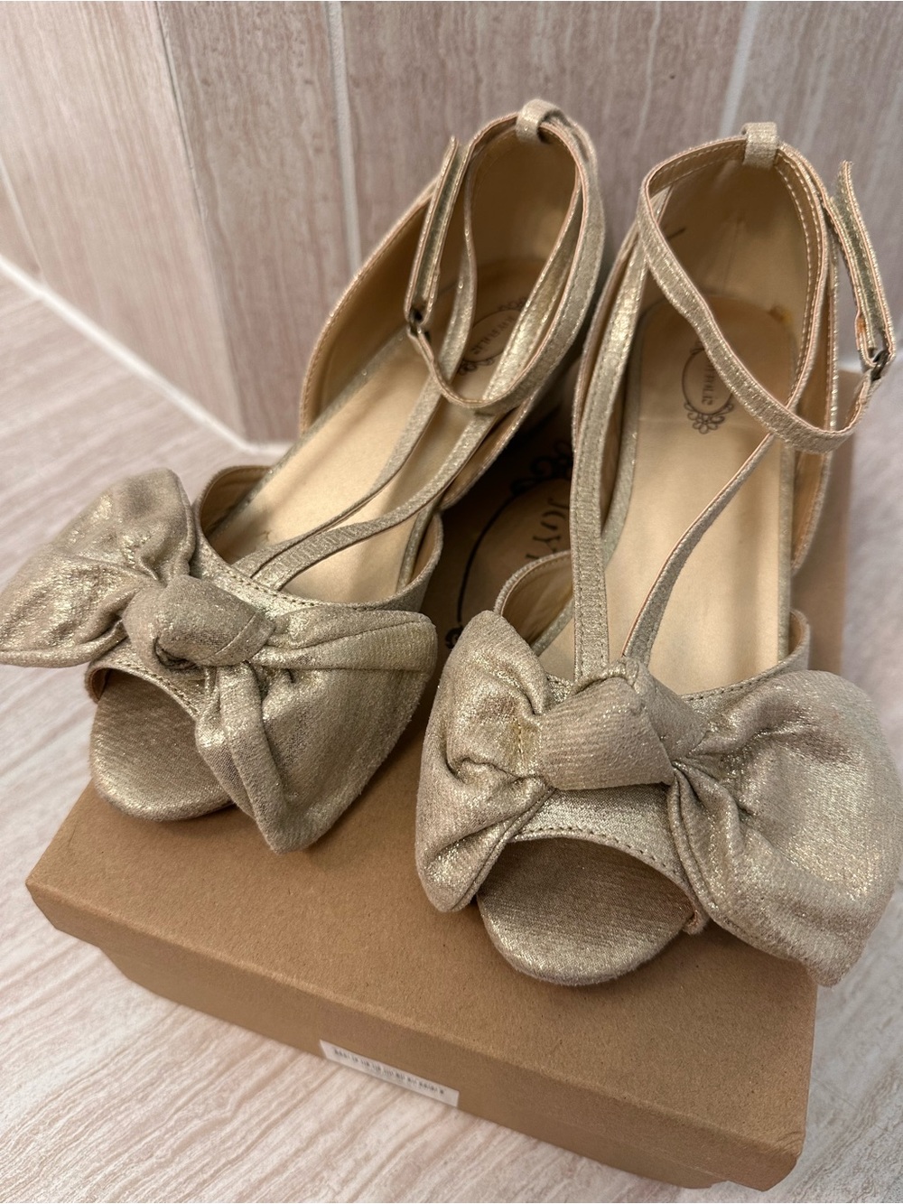 Joyfolie Lucia Girls Size 4Y Metallic Gold Bow Ankle-Strap Heels